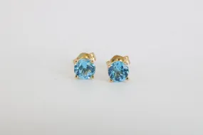 14k Yellow Gold 1.98tcw Blue Topaz Stud Earrings (0.83g.)